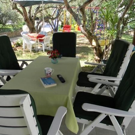 Apartmani Maver Sveti Filip i Jakov Buitenkant foto