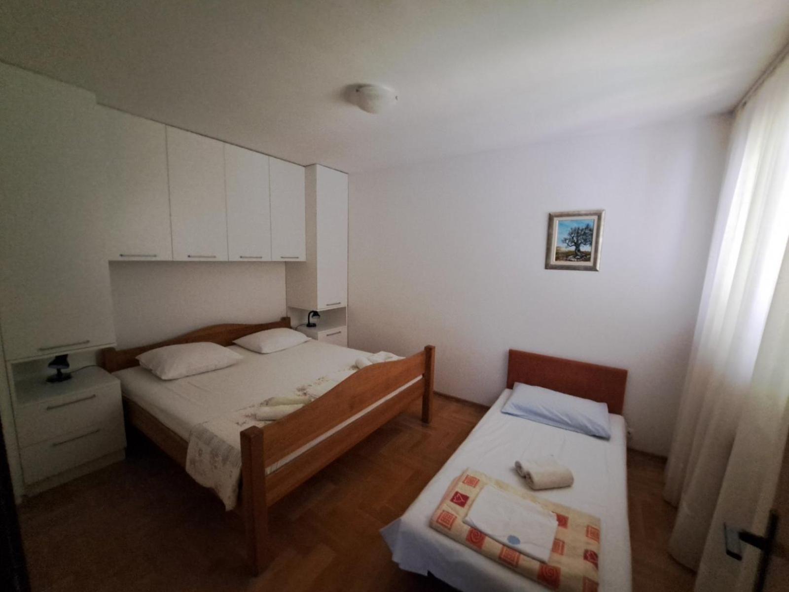 Apartmani Maver Sveti Filip i Jakov Buitenkant foto