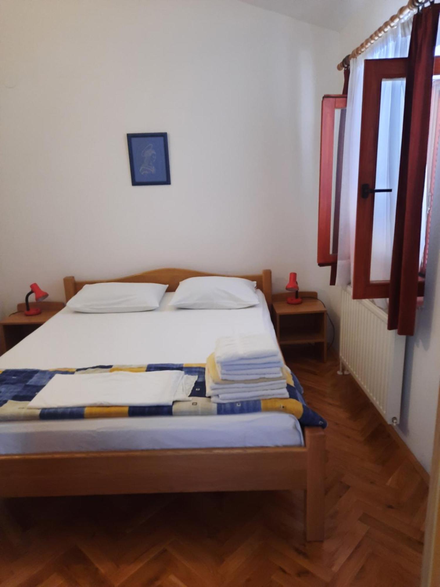 Apartmani Maver Sveti Filip i Jakov Buitenkant foto