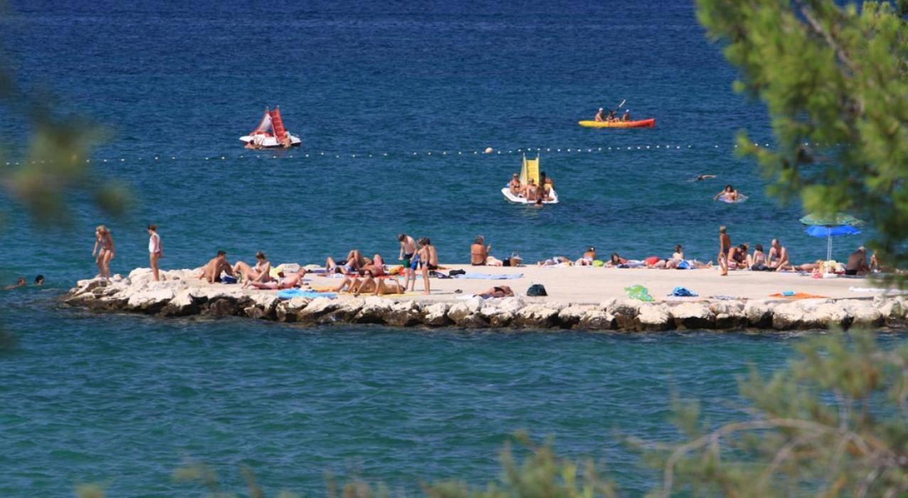 Apartmani Maver Sveti Filip i Jakov Buitenkant foto