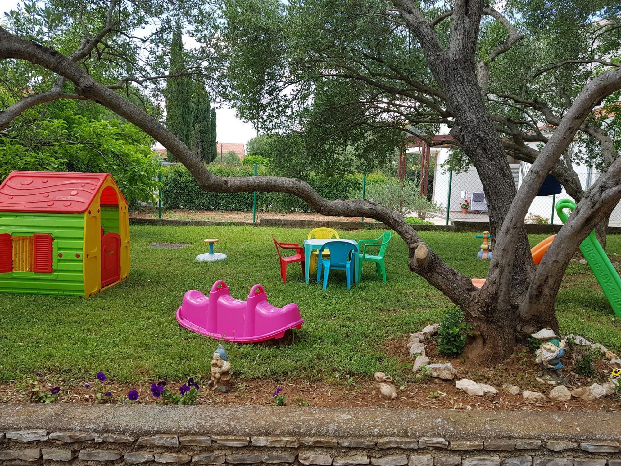 Apartmani Maver Sveti Filip i Jakov Buitenkant foto