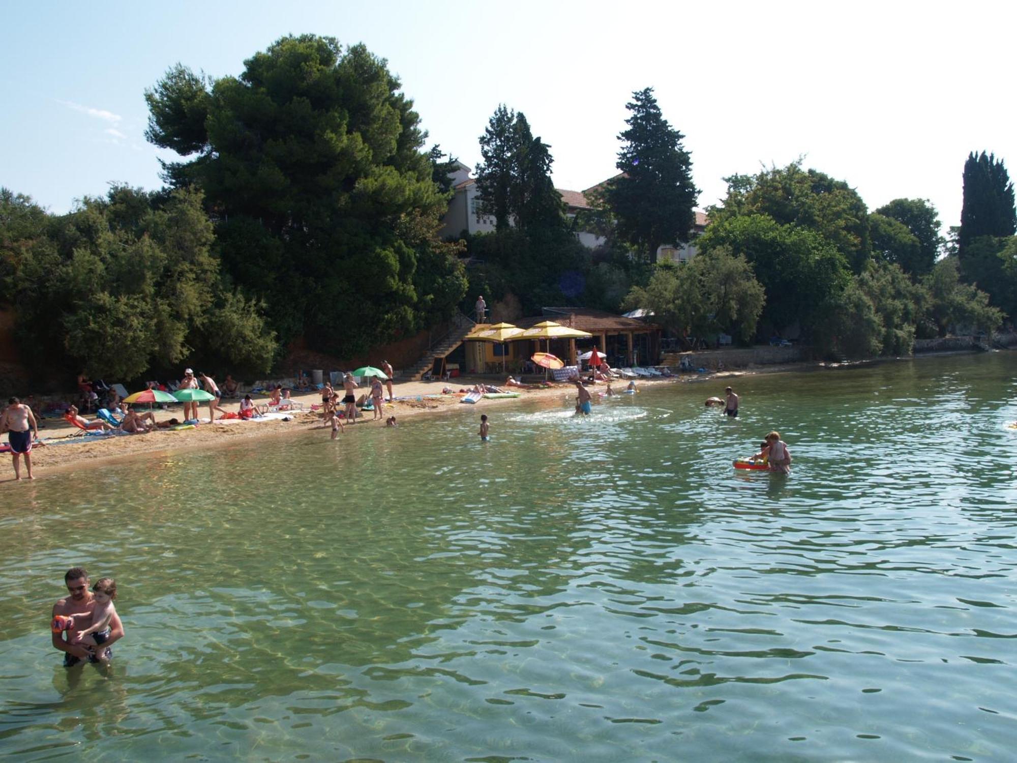 Apartmani Maver Sveti Filip i Jakov Buitenkant foto